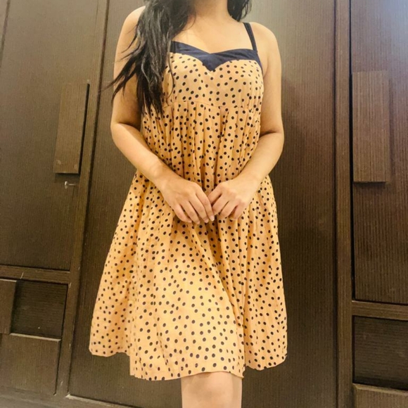 Peach dress with sweetheart neckline - Picture 2 of 10